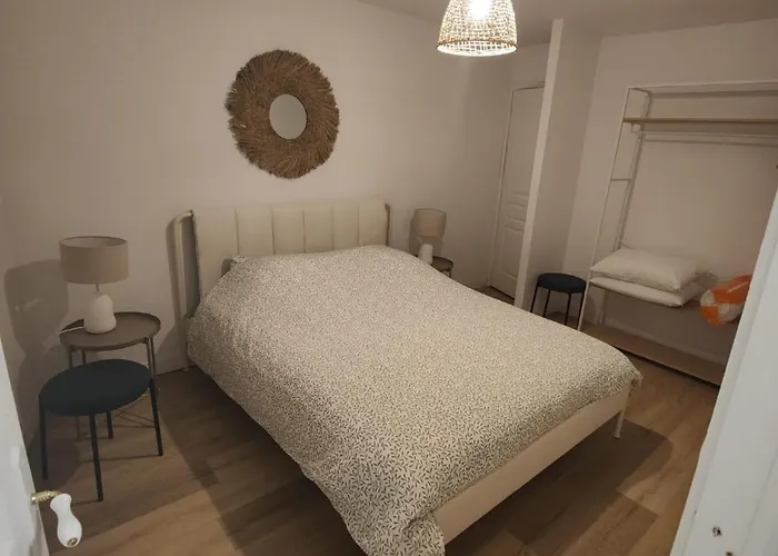 Avec Terrasse Couverte Jardinet 500m De La